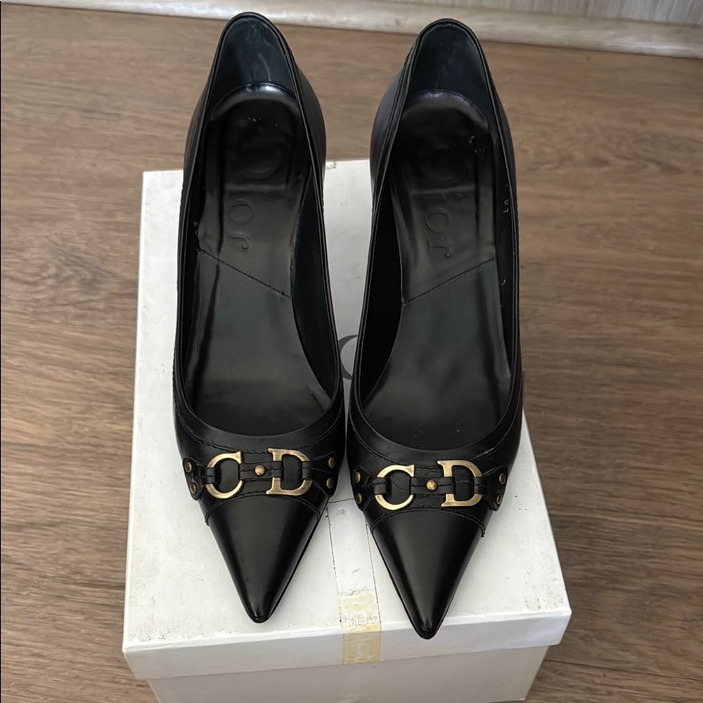 Christian Dior Vintage CD Black leather
Pointed Toe Heels- US 7 ( EU 37)